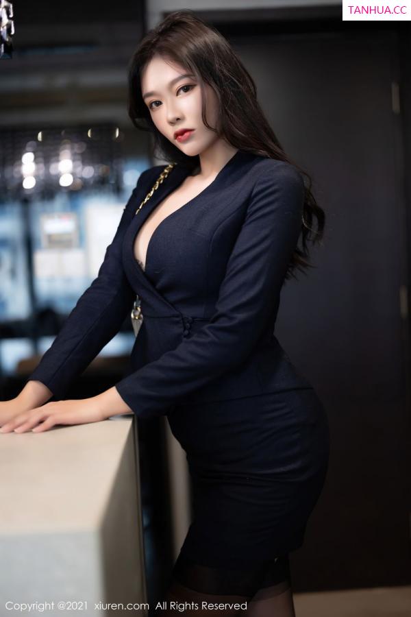 小娜比  冷艳美人娜比 典雅直爽职业装第7张图片